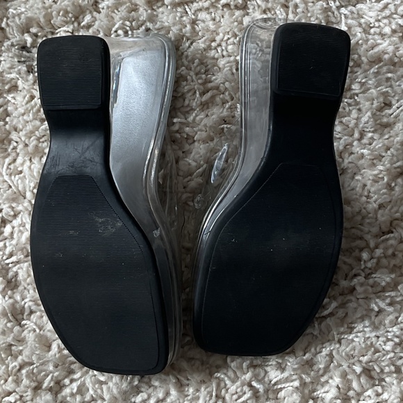 Delicious brand silver and clear acrylic platform sandals - size 7 - Picture 8 of 8